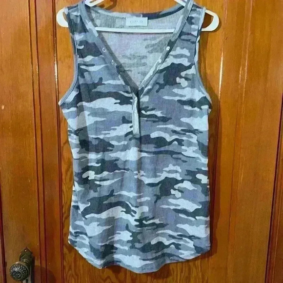 Cbrand camo tank top size medium. - Picture 1 of 4